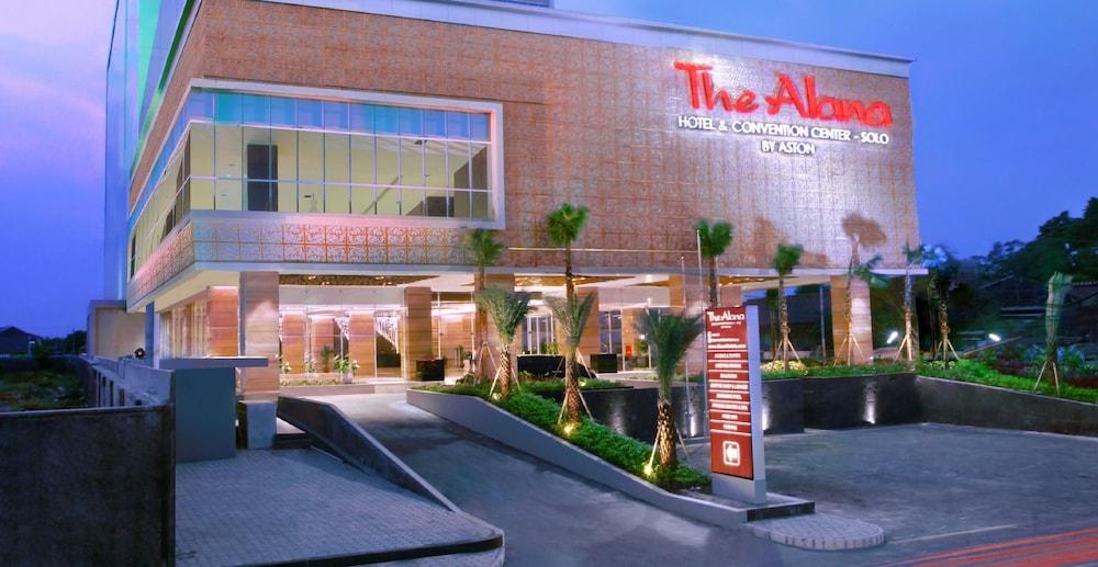 The Alana Hotel & Convention Center Solo By Aston Eksteriør billede